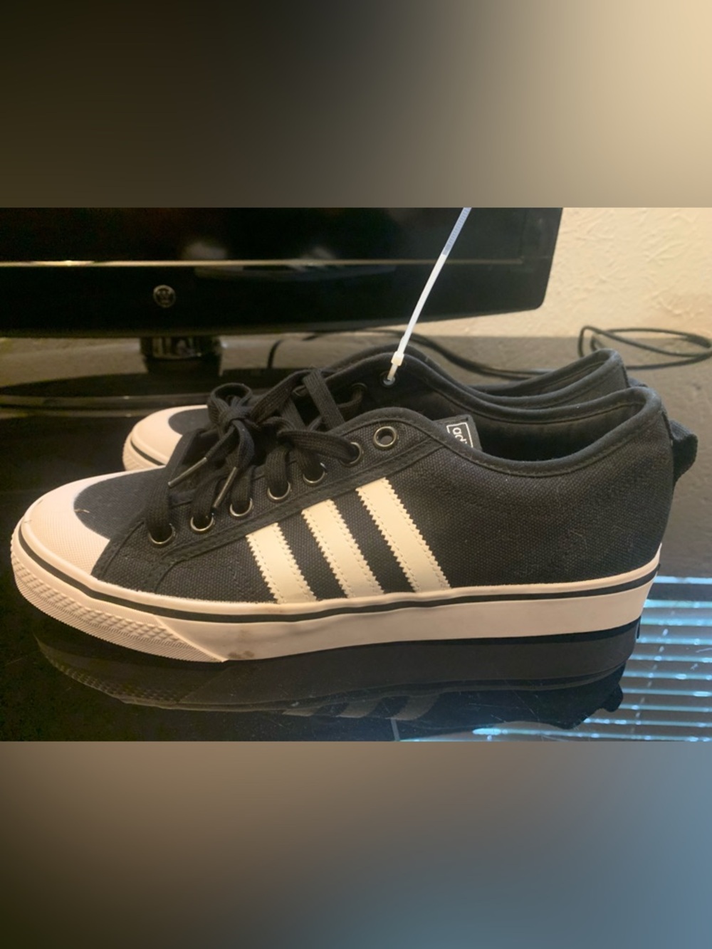 Men’s adidas Black Canvas Low-Top Sneakers Size 10.5